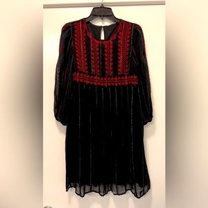 Preowned black/red flowy dress from Zara size M